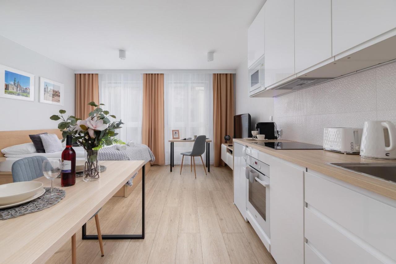 City Studio With Ac Czarnowiejska By Renters Kraków Eksteriør billede