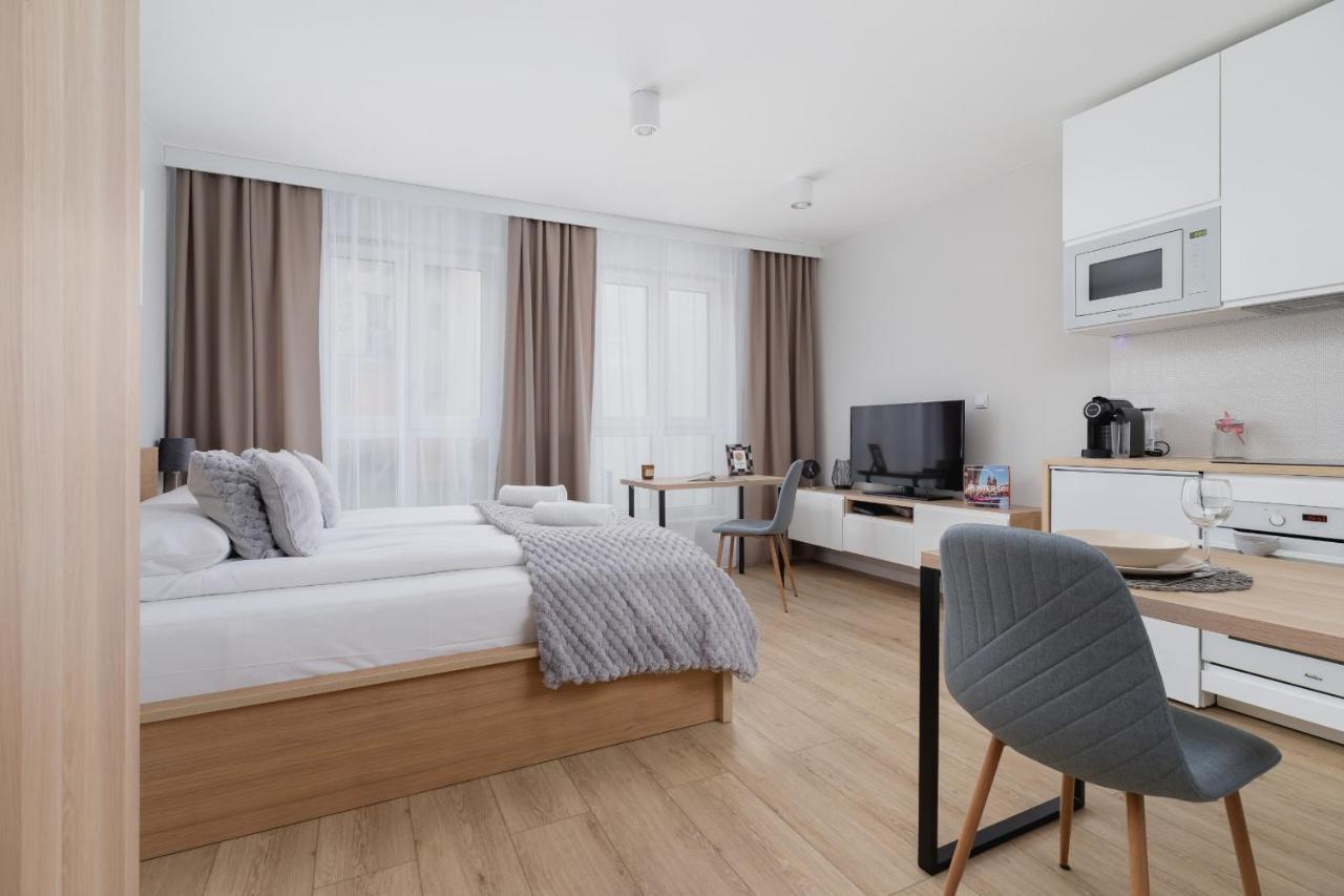 City Studio With Ac Czarnowiejska By Renters Kraków Eksteriør billede